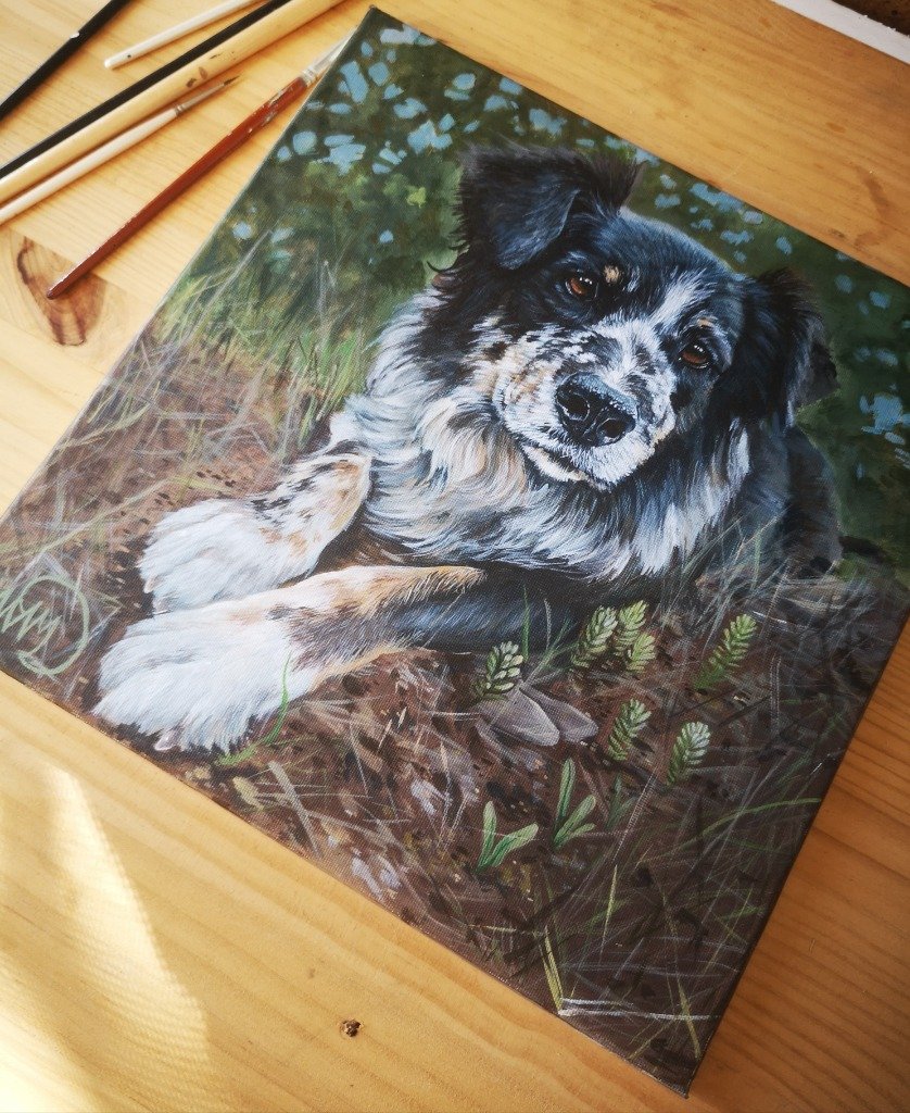 Retrato al acrílico de perro pastor en el taller