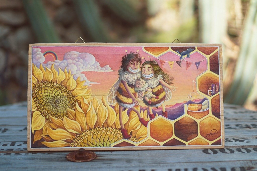 Familia abejas y girasol en madera